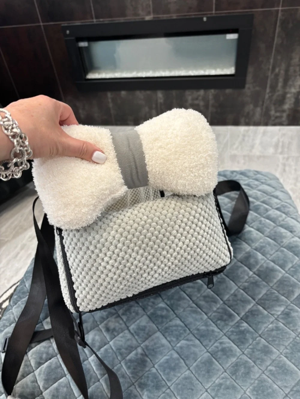 New Comfortable Plush Dog Car Seat Traveler Carrier on Car Armrest, Small Dogs